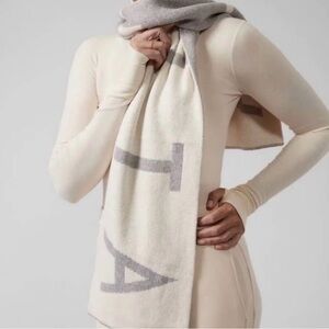 NWOT Athleta Sea Salt Gray and White Cashmere Wool Bled Scarf